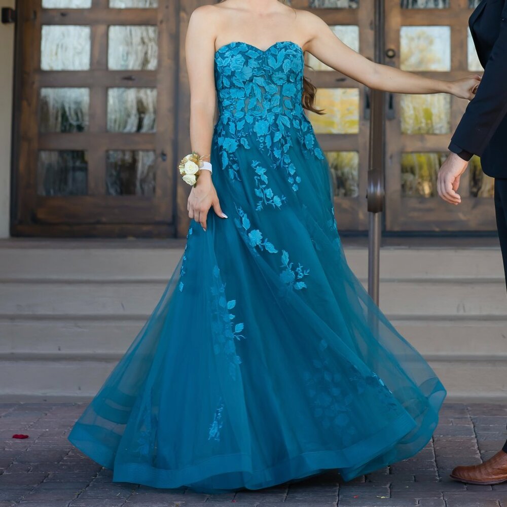 Stunning Teal Prom Dress - Size 2